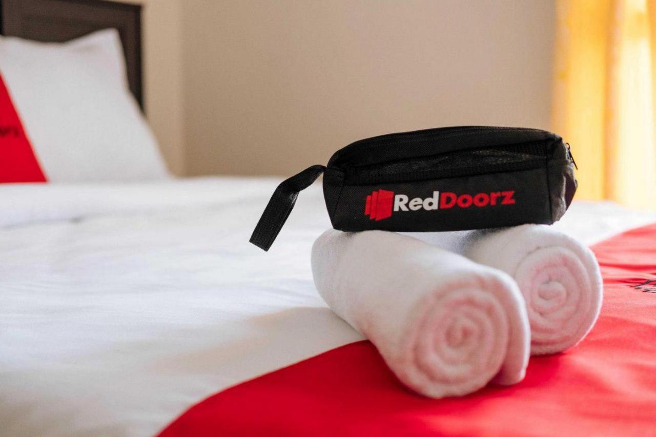 Reddoorz Apartment @ Sentul Tower Bogor Esterno foto