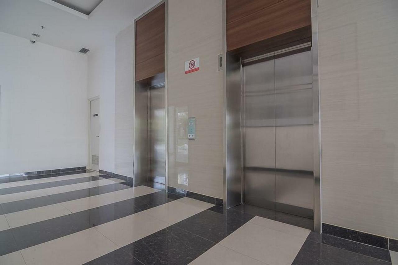 Reddoorz Apartment @ Sentul Tower Bogor Esterno foto